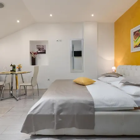 Deny Apartman