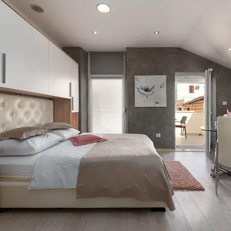 Deny Apartman *