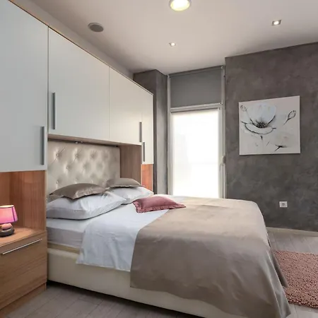 Deny Apartman *