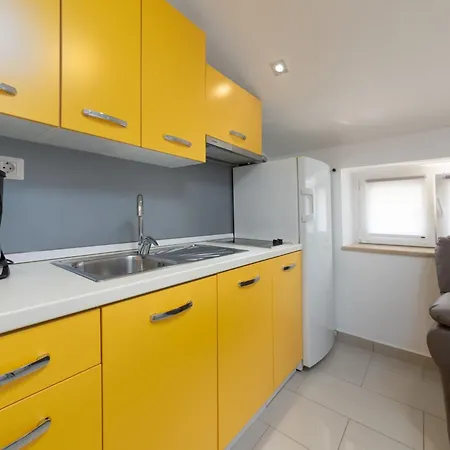 Deny Apartman